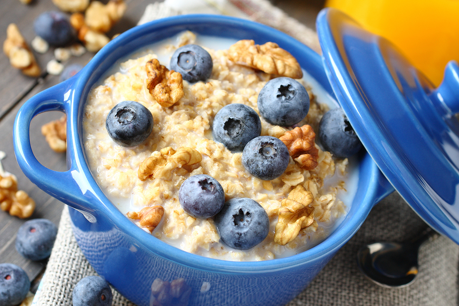 Oatmeal with fresh blueberries